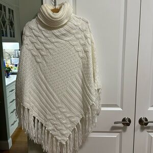 Cableknit Fringed Poncho OS